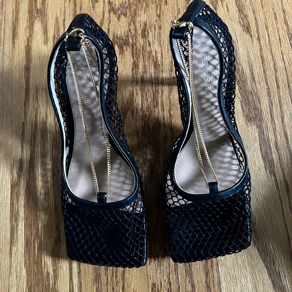 Bottega Veneta Black Mesh Stretch Pumps in 39.5 - Picture 4 of 16
